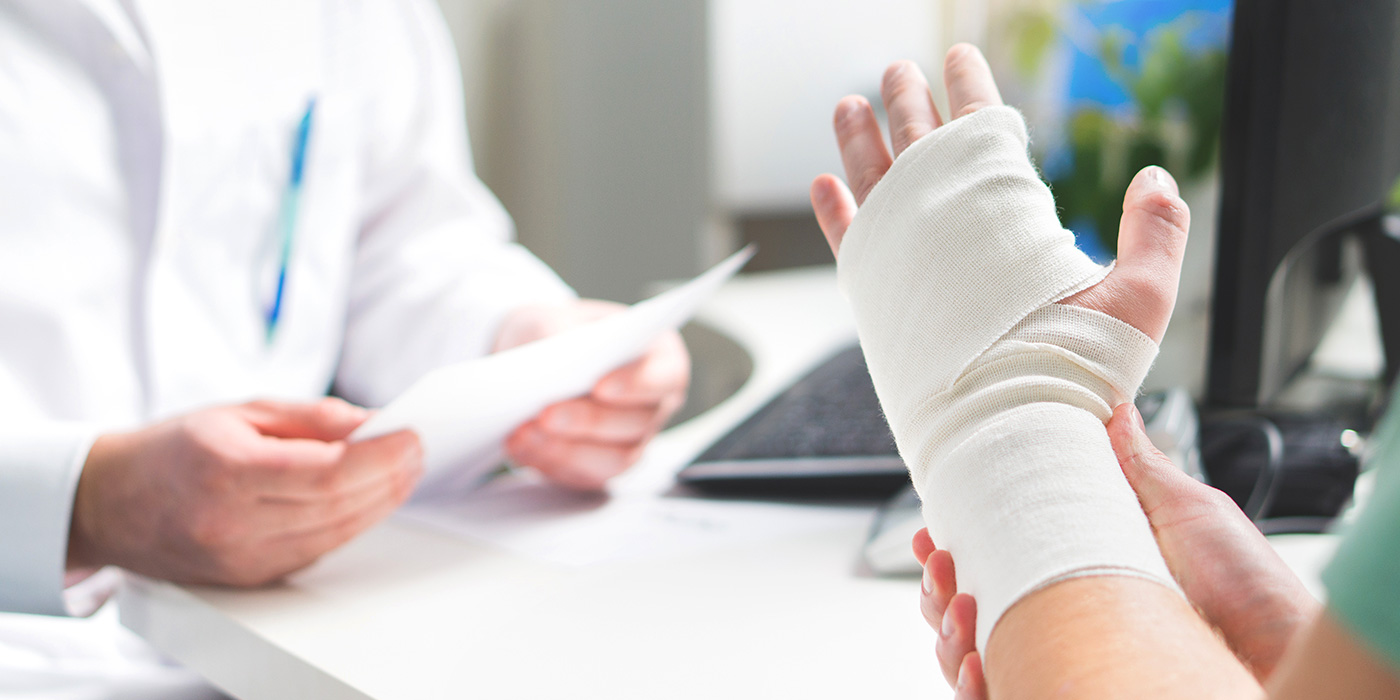 Operative-Behandlung-Hand
